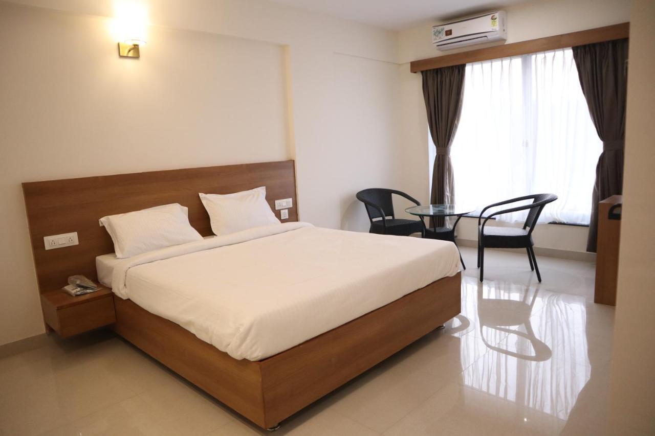 Hotel Wayfarer Porvorim Ngoại thất bức ảnh