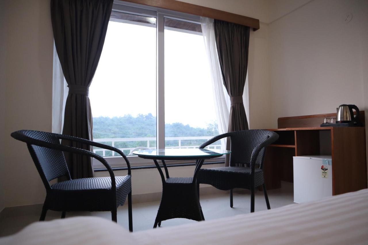 Hotel Wayfarer Porvorim Ngoại thất bức ảnh