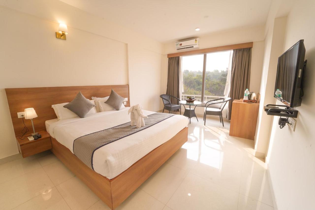Hotel Wayfarer Porvorim Ngoại thất bức ảnh