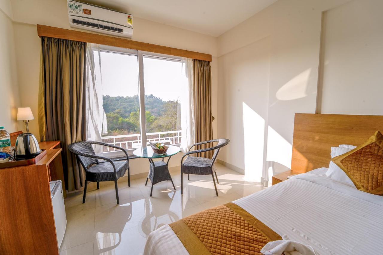 Hotel Wayfarer Porvorim Ngoại thất bức ảnh