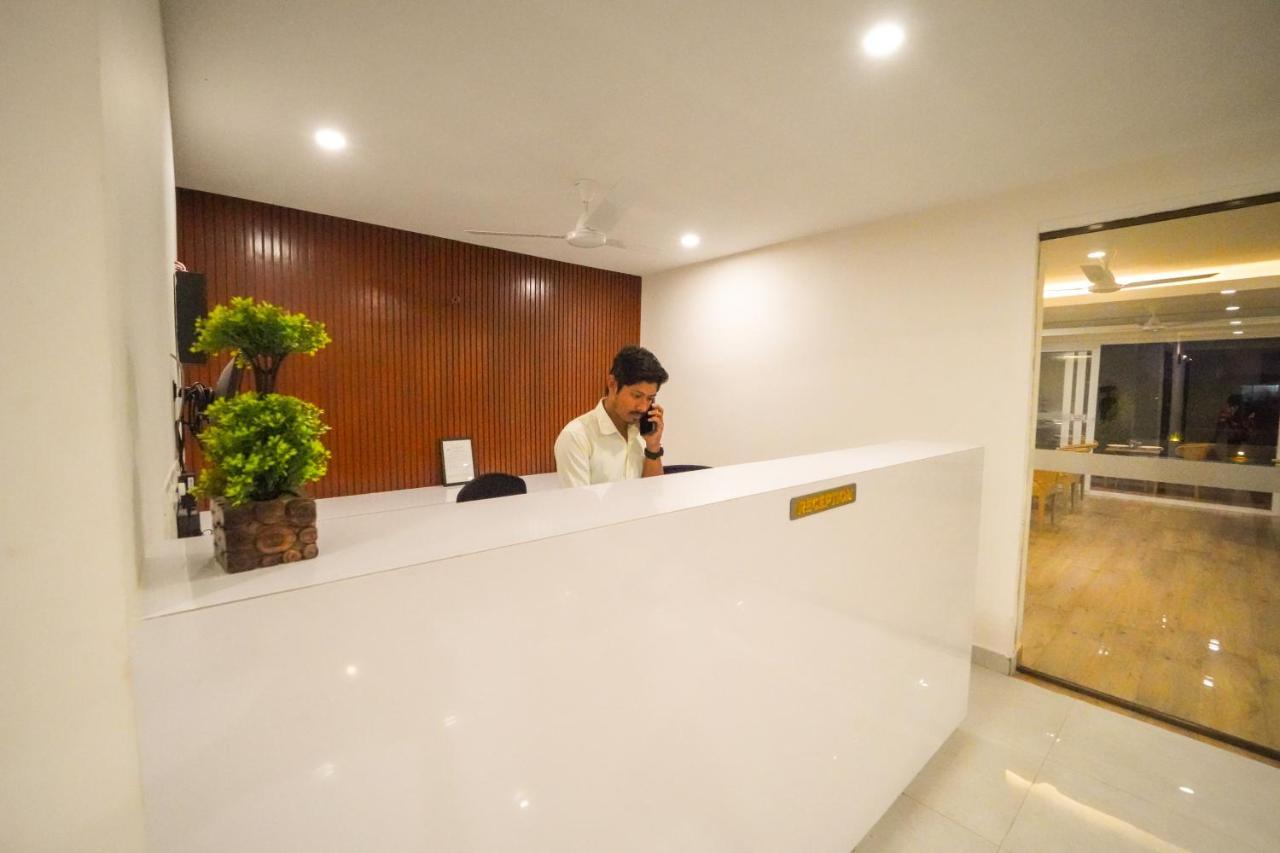 Hotel Wayfarer Porvorim Ngoại thất bức ảnh